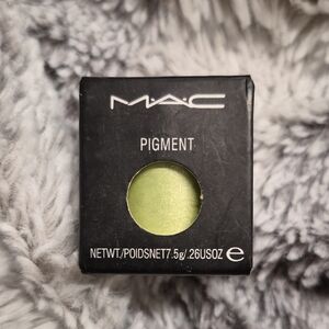 MAC Cosmetics Pigment in Vibrant Lime